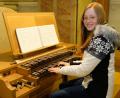 Bild: do
Das "wohl vielfältigste Musikinstrument" nannte Wolfgang Amadeus Mozart einst die Orgel. An der "Königin der Instrumente" feiert Wiebke Magdalena Thaller ihren bisher größten Erfolg: Die 13-Jährige ist Gewinnerin des Landeswettbewerbs von "Jugend musiziert". Unser Bild zeigt sie an der Orgel der Filialkirche St. Anna in Vorbach.