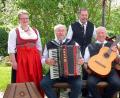 Archivbild: bsc
Zu den Säulen des musikalischen und kulturellen Lebens in der Region gehört die Friedenfelser Stubnmusi. Petra Bannert, Reinhard Schwarz, Karl Käß und Bernhard Schaumberger (von links) freuen sich, wenn es endlich wieder heißt: „Die Musikanten spielen auf.“
