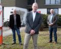 Bild: Gabi Schönberger
Helmut Sturm (von links) tritt beim ARV nach hinten und geht im Sommer in den Ruhestand. Ihm folgt als Bezirksgeschäftsführer Christian Henkens, den ARV-Vorstandsmitglied Thilo Schmidt vorstellte.