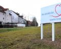 Archivbild: Stephan Huber
So sah die Neue Mitte in Ebermannsdorf 2018 aus. Nun hat der Gemeinderat abgestimmt. Mit 8:7 Stimmen entschied sich das Gremium für den Namen „Rathausplatz“ als künftige Bezeichnung. Im Gespräch waren auch die Namen „Am Dorfplatz“, „Ebermannsdorfer Platz“ und „Marktplatz“ gewesen.