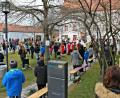 Bild: bph
Den Palmsonntag beging die Katholische Pfarrgemeinde St. Johannes der Täufer mit einem Open-Air-Gottesdienst im Nabburger Schlosshof. Durch Pfarrer Hannes Lorenz waren auch die Firmbewerber und Kommunionkinder in das Gottesdienstgeschehen eingebunden.
