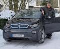 Bild: Armin Eger
Seit August 2016 ist der Wiesauer Helmut Konrad mit seinem E-Auto unterwegs. 100 000 Kilometer – die meisten davon zwischen Wohnung und Arbeit – hat der 61-Jährige mit dem BMW zurückgelegt. Und er ist immer noch so begeistert wie am ersten Tag.