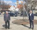 Bild: paf
Über ein ausgezeichnetes Ergebnis bei seiner Wiederwahl zum Kreisvorsitzenden der CSU Amberg-Sulzbach konnte sich Harald Schwartz (rechts) freuen. Einer seiner ersten Gratulanten war Landrat Richard Reisinger.