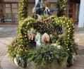 Bild: wec
Der Osterbrunnen beim der Bruder-Konrad-Staue im Innenhof der gleichnamigen Kirche lädt zum Spaziergang und zum Verweilen ein.
