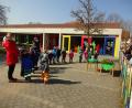 Bild: Stefanie Freiwald/exb
Gemeinsam feiern die Mädchen und Buben im Außenbereich des Kindergartens St. Maria in Schnaittenbach Ostern.
