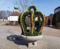 Bild: sja
Der Brunnen ist zu Ostern wieder geschmückt.