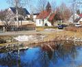 Bild: ld
Ein Foto, bei dem sich die Kapelle im Wasser spiegelt, ist nicht immer möglich. Seit Jahren ist das fehlende Wasser im Löschteich ein Problem. Eine Lösung kann bei der Sanierung der Nageler Straße vielleicht gefunden werden.