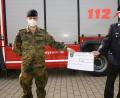 Bild: bey
Oberleutnant Olaf Niederdräing (links) übergibt Kommandant Markus Völkl, Feuerwehr Pleystein, einen Scheck über 1.500 Euro für die Arbeit in der Kinder- und den Jugendfeuerwehren in der Großgemeinde.