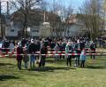 Bild: jr
Viele Gläubige waren bei strahlendem Sonnenschein zum Gottesdienst in den Stadtpark Wiendlwiese gekommen.