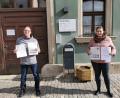 Bild: gz
Die Jugendbeauftragten Laura Roth und Bernd Reil (von rechts) freuen sich über die großartige Teilnahme am Ostereiersuchen.
