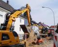 Bild: du
In der Gemeinde Schirmitz rattern die Bagger. Zurzeit laufen zwei Millionen-Projekte gleichzeitig: Eines davon ist die die Sanierung der Blütenstraße.
