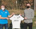 Bild: doz
Spartenleiter Harald Kellner (links) und der neue Spieler- sowie Co-Trainer Albert Sejdiu.