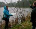 Bild: ÖDP/exb
Stellvertretende Kreisvorsitzende Angela Frank und Bezirksvorsitzender Christian Wallmeyer von der ÖDP besichtigen das Engelmannsholz in Tirschenreuth.
