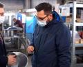 Bild: iTV Coburg/exb
Schmelzer-Geschäftsführer Helmut Keck und Ingenieur Dominik Wild beschäftigen sich bei der Firma Ambros Schmelzer damit, wie Rohrsysteme kontinuierlich und automatisch überwacht werden können - und fanden gemeinsam mit der Hochschule Coburg eine Hightech-Lösung.