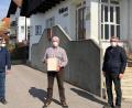 Bild: lpr
Bonifatius Vogl (Mitte) wurde für 25 Jahre im öffentlichen Dienst geehrt.