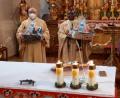 Bild: soj
Pfarrgemeinderatssprecher Hans Enders, Diakon Harald Schraml (von links) und Pfarrvikar Dr. Linus Chukwudi Nwankwo, Mesnerin Gabi Filberth und Kirchenpfleger Stefan Kausler.