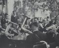 Repro: bey
Ein Bild mit höchstem Erinnerungswert: Die Blaskapelle Oberwildenau bei ihrem ersten Auftritt im Gasthof Neumann an Silvester 1950.