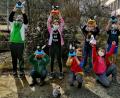 Bild: njn
Die Buben und Mädchen der Notgruppe im städtischen Kinderhort mit ihren "Osterschäfchen".