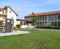 Bild: bnr
Die Gemeinde Trausnitz ist stolz auf die Grundschule und sorgt für eine gute Ausstattung. Das Damoklesschwert der Schließung schwebt seit Jahren über der kleinen Landschule.
