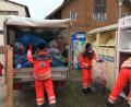 Bild: ihl
Das Leeren der Altkleidercontainer geht den Ehrenamtlichen routiniert von der Hand. Ins Stocken gerät die Arbeit immer dann, wenn rücksichtslose Zeitgenossen Sonnenbrillen, Tabletten und Klopapier entsorgen.