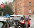 Bild: Wolfgang Steinbacher
An der Einmündung der Sedanstraße in den Adolf-Kolping-Platz sind die Haltestreifen für Radler etwas nach vorne gerückt, um beim Anfahren mehr Sicherheit zu bieten.