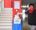 Bild: Gabi Schönberger
Problemlos verliefen die Covid-19-Selbsttests für Schüler an der Wirtschaftsschule Weiden, in der Hygienebeauftragte Andrea Raimund auch bei der Entsorgung sagt, wo es langgeht, und an der Wirtschaftsschule in Eschenbach.