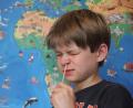 Bild: upl
Augen zu und durch! Auch in Amberg und im Landkreis Amberg-Sulzbach lernen die Kinder gerade, sich selbst auf das Coronavirus zu testen.