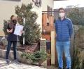 Bild: stg
Hanna Lorenz nahm die Urkunde vom Vorsitzenden der Jugendblaskapelle, Andreas Sächerl, entgegen.