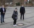 Bild: mfh
Die Lions greifen für den Corona-Unterstützungsunterricht in ihren Adventskalender-Fonds (von links): Wolfgang Wessely, Vorsitzender des Fördervereins, Claudia Röhrer, Leiterin des Förderangebots, Peter Danninger, Rektor der Krötensee-Mittelschule, Jörg Melchner und Werner Dürgner als Vertreter des Vorstands des Lions-Clubs Sulzbach-Rosenberg.