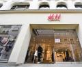 Bild: Petra Hartl
In der Amberger H&M Filiale darf momentan nur mit Termin und negativem Test geshoppt werden.