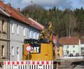 Bild: ow
Seit Dienstag ist die östliche Zufahrt zum Marktplatz gesperrt. Die Tiefbaufirma Richard Schulz aus Pfreimd hat im Auftrag des Landkreises begonnen, die Kreisstraße zu erneuern.