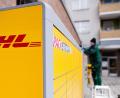 Symbolbild: Sebastian Gollnow/dpa
So ähnlich wie eine Packstation von DHL sehen die "Click & Collect"-Boxen für Einzelhändler aus. Kunden können hier unabhängig von Ladenöffnungszeiten bestellte Ware abholen.
