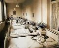 Bild: Archiv Klinik/BRK/exb
So sahen in den Anfängen die Krankenzimmer aus: Sie hatten Schlafsaal-Charakter.