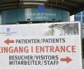 Bild: Petra Hartl
Der Eingang zum Klinikum Amberg. Die Besuchsregeln wurden wegen der Corona-Pandemie nochmals verschärft.