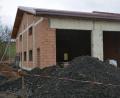 Bild: jr
Bislang fielen für den Neubau des Feuerwehrhauses in Zirkenreuth rund 112 000 Euro an Kosten an. Bürgermeister Johann Burger lobte den enormen Einsatz der Helfer, die für einen schnellen Baufortschritt sorgten.