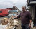 Bild: LBV/exb
Jeder Bastelschritt war von Schreiner Ingolf Miny erprobt. Er hat das Design und das Werkzeug für die Insektenhotels des Kreisjugendrings beigesteuert.
