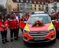 Archivbild: wro
Das neue Fahrzeug der „Helfer vor Ort“ (HvO) wurde im Februar vergangenen Jahres beim Rathaus gesegnet und in Dienst gestellt. „Wir hatten einfach nur Glück und konnten diesen Termin noch rechtzeitig durchziehen“, betont Bereitschaftsleiter Robert Wolfrum in Bezug auf die danach folgende Pandemie.