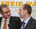 Archivbild: Armin Weigel
Hubert Aiwanger (Freie Wähler, rechts), stellvertretender bayerischer Ministerpräsident und Wirtschaftsminister mit FW-Fraktionschef Florian Streibl