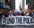 Bild: Ashlee Rezin Garcia
Demonstranten nehmen an einem Protestmarsch nach dem Tod von Daunte Wright teil. Foto: Ashlee Rezin Garcia/Chicago Sun-Times/AP/dpa