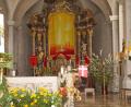 Bild: njn
Den Hochaltar ziert in der Osterzeit heuer ein Kunstwerk der Künstlerin Regine Martin.