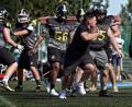 Bild: Dieter Jäschke
Philipp Ponader (vorne) bei einer Trainingseinheit mit den Mad Bulldogs. Der 28-Jährige war im vergangenen Jahr ein paar Mal zu Gast in Amberg, in der neuen Saison gehört er fest zum Trainerteam des Bayernligisten.