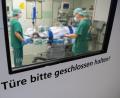 Symbolbild: Marijan Murat/dpa
Kein Patient muss fürchten, dass seine Operation wegen der Corona-Krise verschoben wird.