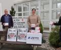 Bild: rha
Mit 250 FFP2-Masken erfreuen die Clubfreunde Vilseck das BRK-Seniorenheim Vilseck (von links): Kassier und Zweiter Bürgermeister Thorsten Grädler, Ex-Heimleiter Richard Weigert, Einrichtungs- und Pflegedienstleiterin Tanja Schallmaier und Schriftführer Jürgen Kellner.