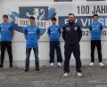 Bild: mc
Trainer Daniel Liermann (Mitte) mit seinen aus der A-Jugend in die Herrenmannschaft wechselnden (von links) Tobias Huisjen, Julian Bauer, Max Schönberger, Jonas Pirner, Nico Trettenbach und Joel Keanu Schöneich.