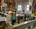 Bild: hzi
Fünf Kinder der Thurndorfer Pfarrei stellen sich unter Anleitung von Marion Eschenweck den Gottesdienstbesuchern vor.