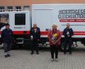 Bild: wro
Die Leiterin für soziale Aufgaben beim BRK, Conny Klarner (links), und der stellvertretende Bereitschaftsleiter des Wiesauer BRK, Richard Meierl (rechts), dankten Manfred Dietz, Silke Wolfrum und Dieter Böhringer (von links).