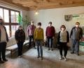 Bild: dob
Romina Völkl von der Geschäftsstelle Naturparkland in der Friedrichsburg, Christina Kircher, Josef Pflaum, Margit Kirzinger, Vorsitzender Reiner Gäbl, Mitarbeiterin Claudia Rieß aus Moosbach und Manfred Janker (von links nach rechts) nach der Vergabesitzung.