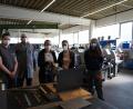 Bild: kaz
Auszubildende Julia Bauer, Ausbildungsleiter Josef Dill, Alexandra Männl, Lena Schaller und Auszubildende Kathrin Hofmann (von links) in der Lehrwerkstatt der Firma Hamm.