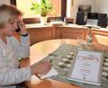 Bild: rgr
Die Hilfe am Telefon ist seit Ausbruch der Corona-Pandemie immer stärker in den Mittelpunkt der Begleitung für Sterbende gerückt. Für dieses Engagement erhielt Hildegard Haupt den Sozialpreis 2020 des Landkreises.
