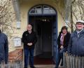Bild: wku
Kirchenvorstände und Pfarrer suchen nach Lösungen für die Häuser der evangelischen Kirchengemeinden Königstein und Eschenfelden. Von links Vertrauensmann Erich Pickelmann (Eschenfelden), Pfarrer Matthias Ahnert, Pfarramtssekretärin Astrid Löschner und Vertrauensmann Thomas Pirner (Königstein).